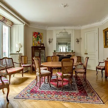 Veeve - Enchanting Murals By Trocadero Gardens Apartment *